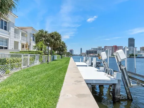 21301 NE 38th Avenue Aventura FL 33180