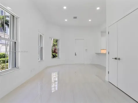 21301 NE 38th Avenue Aventura FL 33180