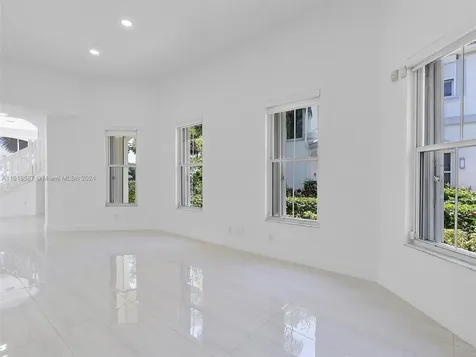 21301 NE 38th Avenue Aventura FL 33180