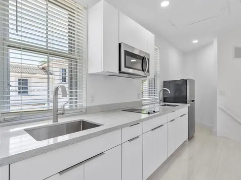21301 NE 38th Avenue Aventura FL 33180