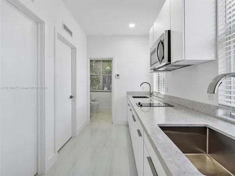 21301 NE 38th Avenue Aventura FL 33180