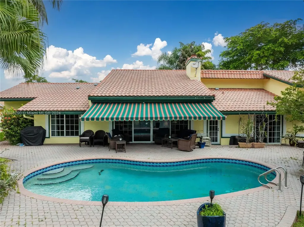 9890 SW 2nd Street Plantation FL 33324