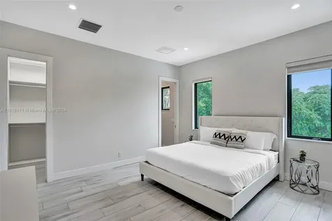 4421 Seagrape Drive Lauderdale By The Sea FL 33308
