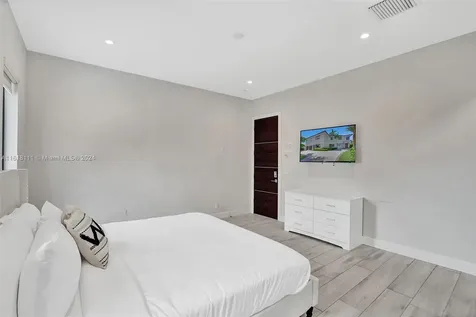 4421 Seagrape Drive Lauderdale By The Sea FL 33308