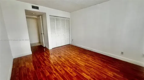 494 NW 165th Street Road Miami FL 33169