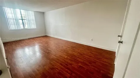 494 NW 165th Street Road Miami FL 33169