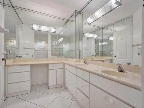 3725 S Ocean Drive Hollywood FL 33019