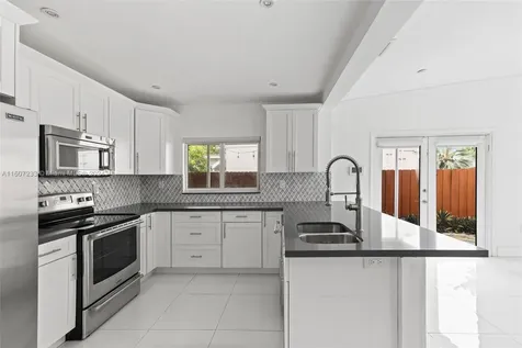 6432 SW 33rd Street Miami FL 33155