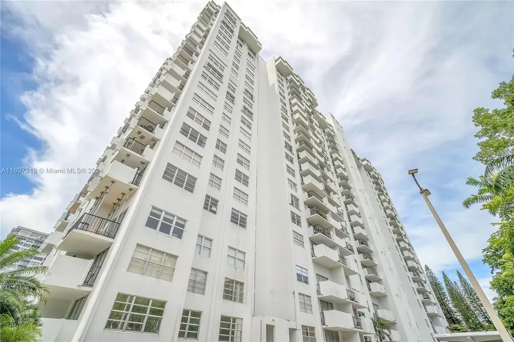 2780 NE 183rd Street Aventura FL 33160