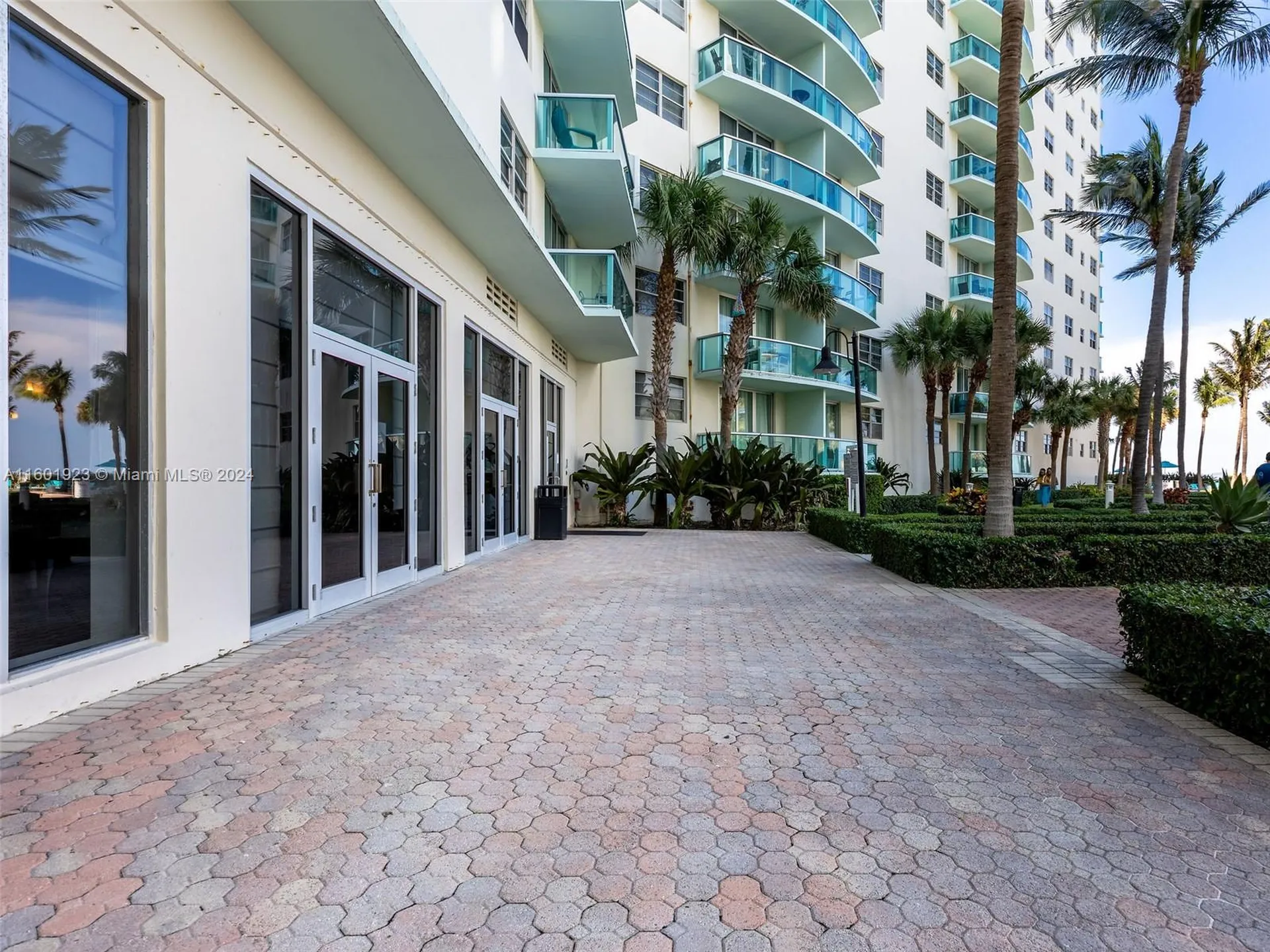 3901 S Ocean Drive Hollywood FL 33019