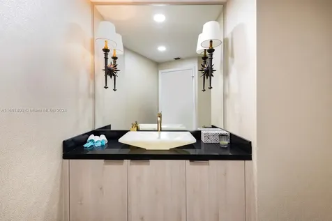 300 S Pointe Drive Miami Beach FL 33139