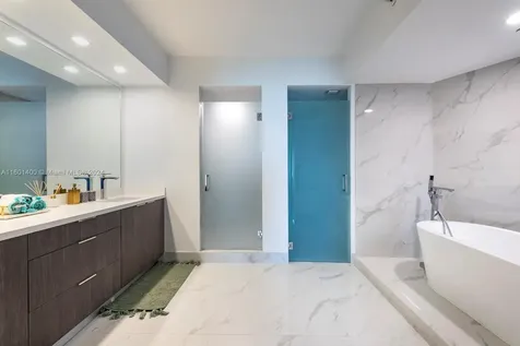 300 S Pointe Drive Miami Beach FL 33139