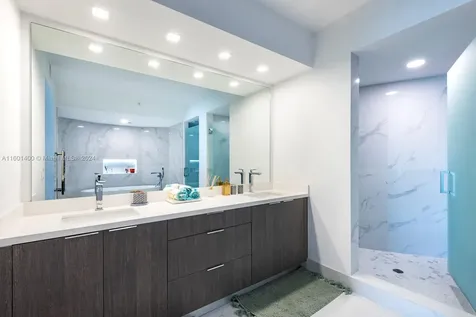 300 S Pointe Drive Miami Beach FL 33139