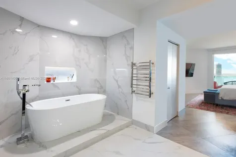 300 S Pointe Drive Miami Beach FL 33139