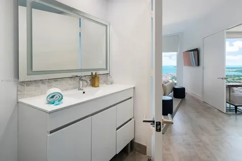 300 S Pointe Drive Miami Beach FL 33139