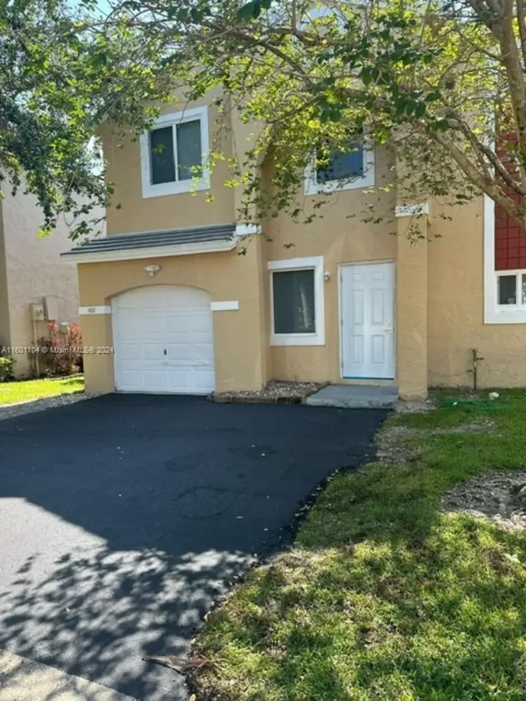 820 NW 99th Avenue Plantation FL 33324