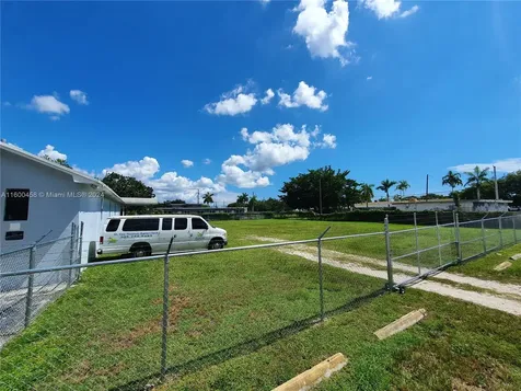 10041 W Jessamine Street Miami FL 33157