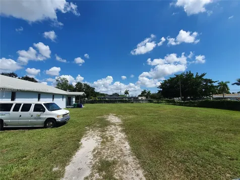 10041 W Jessamine Street Miami FL 33157
