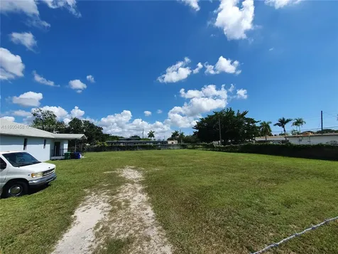 10041 W Jessamine Street Miami FL 33157