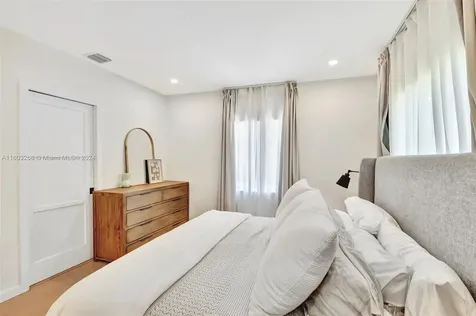 2315 Overbrook Street Miami FL 33133