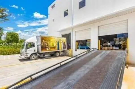 400 E 41st Street Hialeah FL 33013
