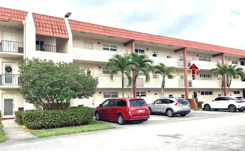 681 S Hollybrook Drive Pembroke Pines FL 33025