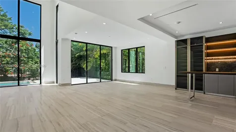 345 W 46th Street Miami Beach FL 33140