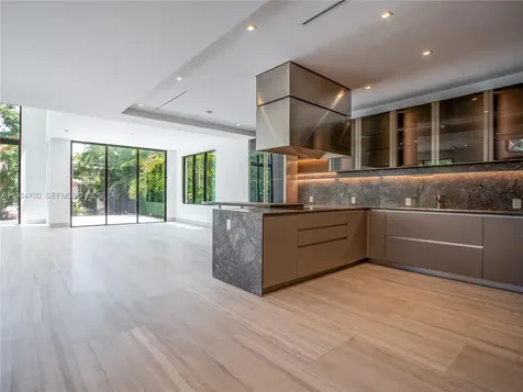 345 W 46th Street Miami Beach FL 33140