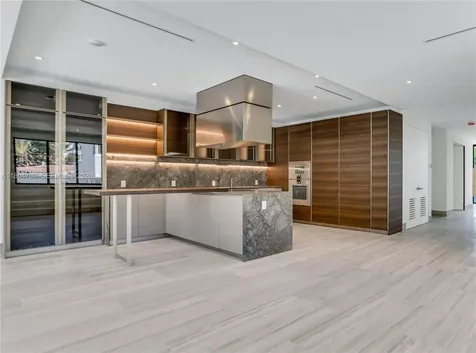 345 W 46th Street Miami Beach FL 33140
