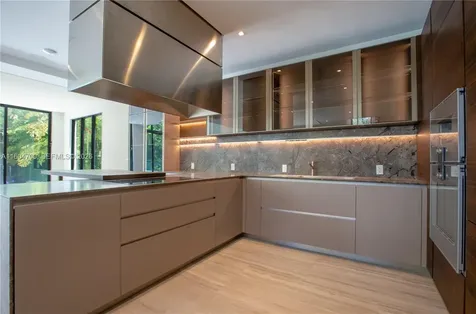 345 W 46th Street Miami Beach FL 33140