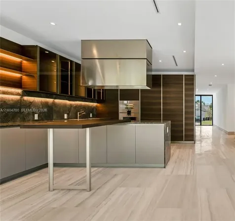 345 W 46th Street Miami Beach FL 33140
