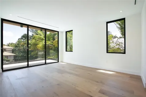 345 W 46th Street Miami Beach FL 33140