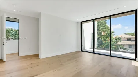 345 W 46th Street Miami Beach FL 33140