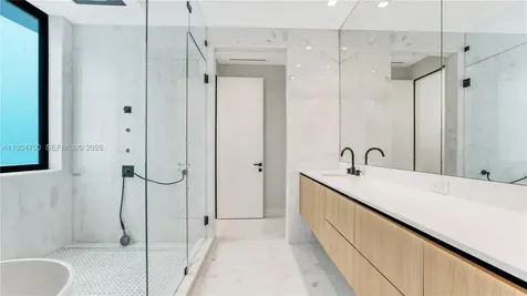 345 W 46th Street Miami Beach FL 33140
