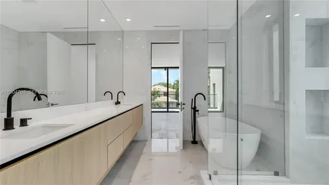 345 W 46th Street Miami Beach FL 33140