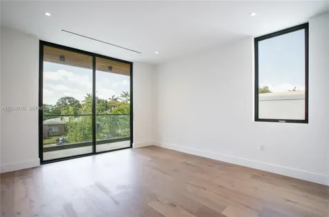 345 W 46th Street Miami Beach FL 33140