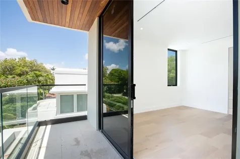 345 W 46th Street Miami Beach FL 33140