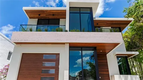345 W 46th Street Miami Beach FL 33140