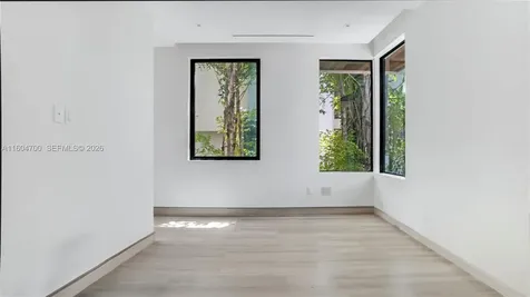 345 W 46th Street Miami Beach FL 33140