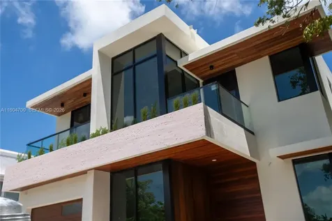345 W 46th Street Miami Beach FL 33140