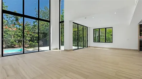 345 W 46th Street Miami Beach FL 33140