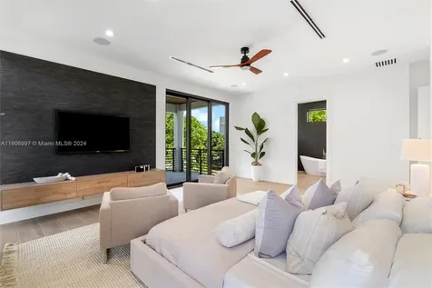 549 NE 11th Avenue Fort Lauderdale FL 33301