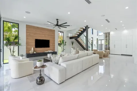 549 NE 11th Avenue Fort Lauderdale FL 33301