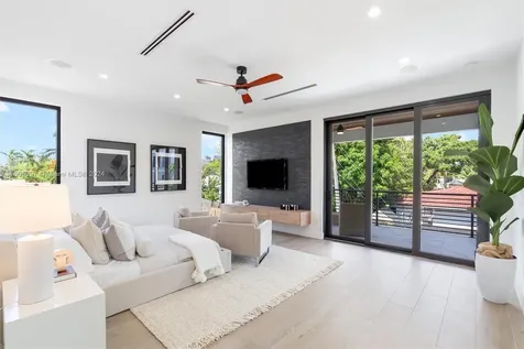549 NE 11th Avenue Fort Lauderdale FL 33301