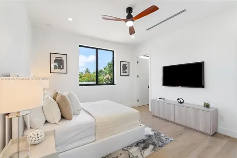 549 NE 11th Avenue Fort Lauderdale FL 33301
