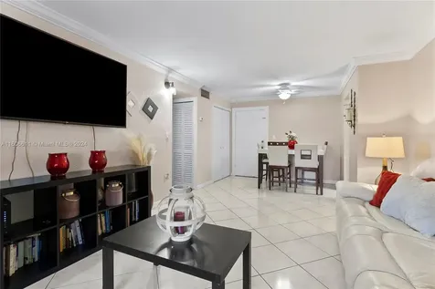 666 W 81st Street Hialeah FL 33014