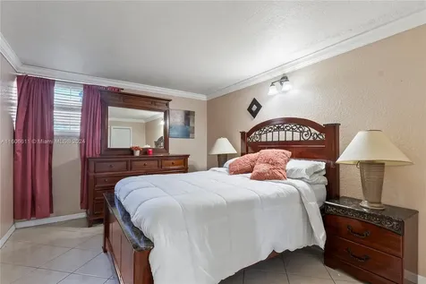 666 W 81st Street Hialeah FL 33014
