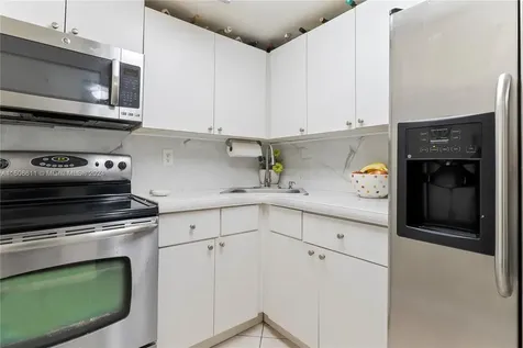 666 W 81st Street Hialeah FL 33014