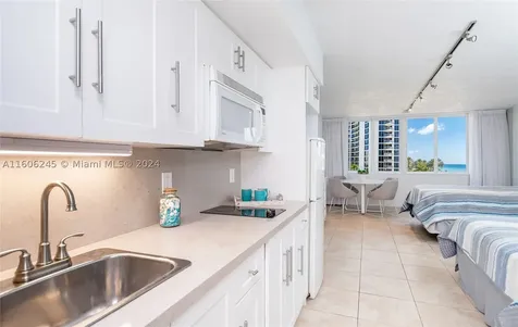 19201 Collins Ave(avlb 7/15/26) Sunny Isles Beach FL 33160