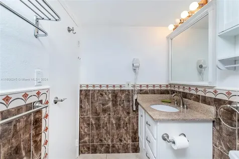 19201 Collins Ave(avlb 5/28/26) Sunny Isles Beach FL 33160
